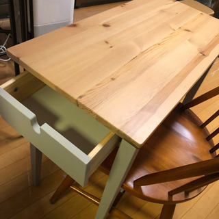 IKEA パソコン机　美品　椅子付きの画像