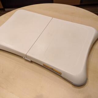 Wii2台セット(hacked) WiiFit/ヌンチャクコントローラーx2/クラシックコントローラーx1の画像