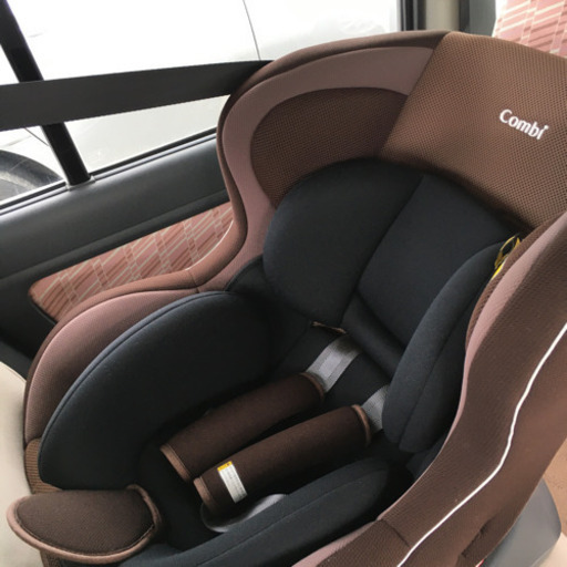 今週末まで！combi コンビ　ウィゴーシリーズ　チャイルドシート　ブラウン　エッグショック