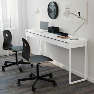 IKEA ベストーブルシュ テーブルの画像