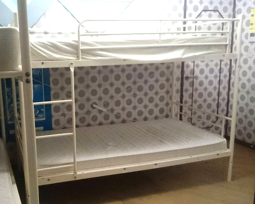 【美品】ホワイトパイプ二段ベッド（耐荷重 300kg）※2種類の備品付