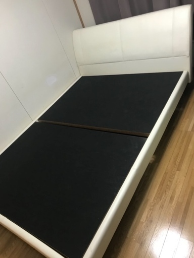 ダブルベッド　枠　白