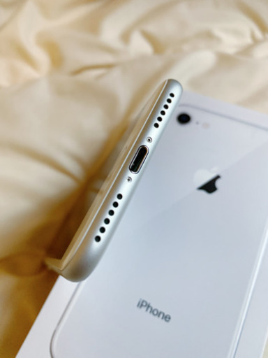 美品 iPhone 8 Silver 64 GB SIMフリー