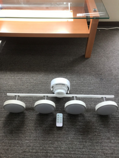 LED照明、インテリア、リモコンあり、4個並んでる物です^ - ^