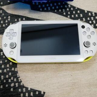 値下げ🎊！！PSVita ペルソナ4プレミアムモデル本体＋６本本...