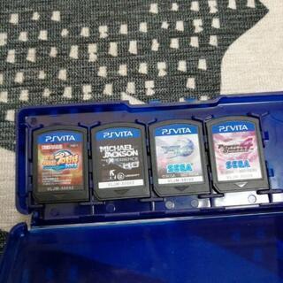 値下げ🎊！！PSVita ペルソナ4プレミアムモデル本体＋６本本体収納ケース付の画像