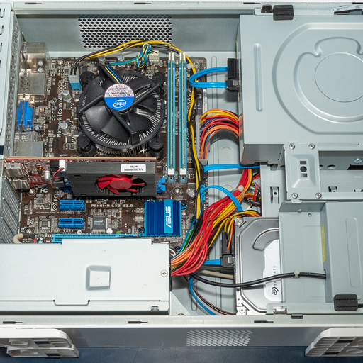 成立御礼！値下げしました!ライトゲーミングPC  Win10 フォートナイト FF14 マイクラ