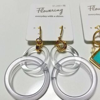 Flowering ピアスセットの画像