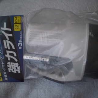 値下げしました　 LED　強力ライト　軽い　新品　電池付き　アウトドア、レジャーにいかがでしょうか。の画像