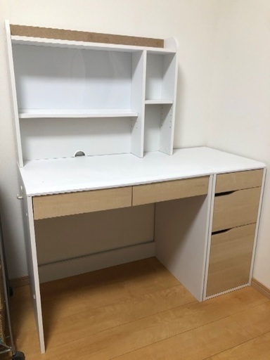 勉強机と収納棚 ニトリ
