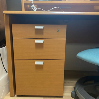 大人になっても組み合わせ自由な机の画像