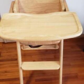 木製ベビーチェアの画像