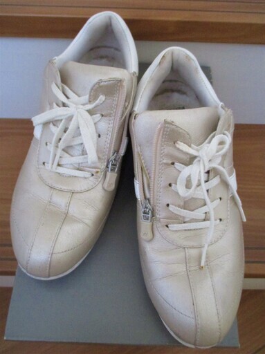 中古YONEX LC60 ヨネックス パワークッション レディース ウォーキングシューズ PEARL BEIGE(パールベージュ)