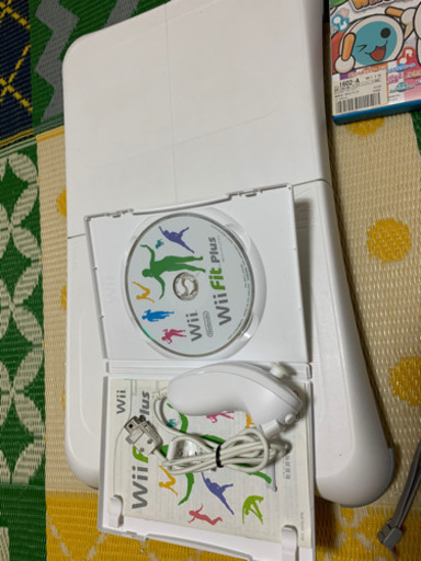 WiiU本体　パット　ソフト7つ　リモコン3つ