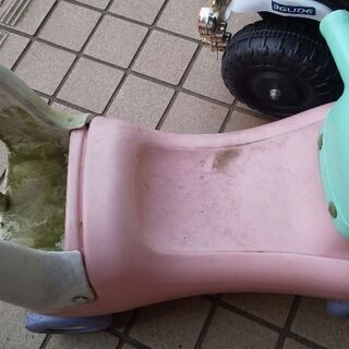 差し上げます。幼児用 足こぎ バイクと手押し車の画像