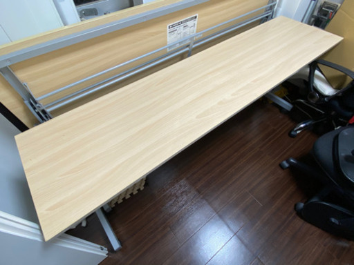 跳ね上げ可能な長机