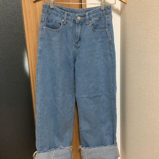 【新品】切りっぱなしロールアップデニムワイドパンツ