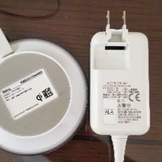 docomoスマホ置き式充電器の画像