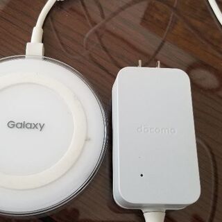 docomoスマホ置き式充電器の画像