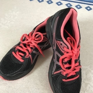asicsランニングシューズ☆23