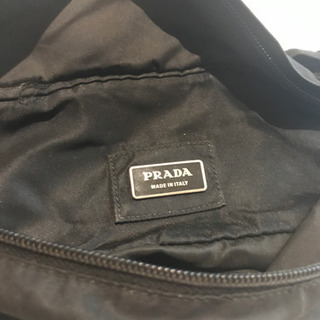 PRADAボディーバッグの画像