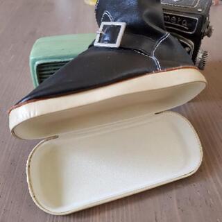 置物貯金箱　ブーツ型メガネケースの画像