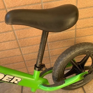 交渉中　1歳半から自転車練習用　ストライダー　国内正規品の画像