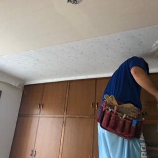 内装工事の手元作業の画像