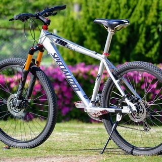 Specialized HardrockアルミフレームMTB 3×8段変速 前後油圧ディスクブレーキ 名古屋近郊配達応談 Alloy-frame mountain bike with 3x8 speeds and hydraulic disc brakesの画像