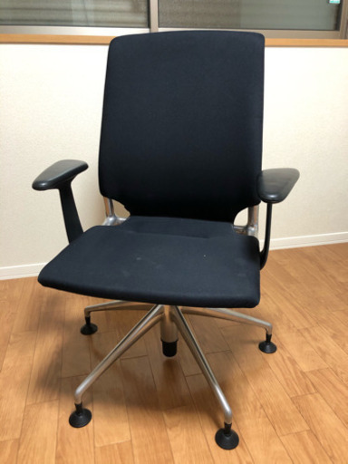 vitra【中古品】ヴィトラ メダチェア ブラック 肘/革 布張