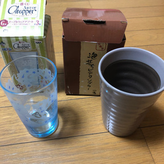 泡立ちビアタンブラーとワンピースのグラス