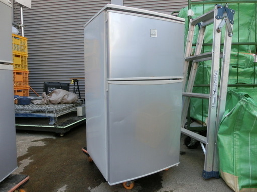 A３７９　大宇　冷蔵庫　２ドア　８２L　右開き　DRF-83TK