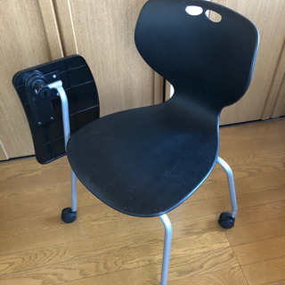 メモ台付き　テーブル付き　椅子の画像