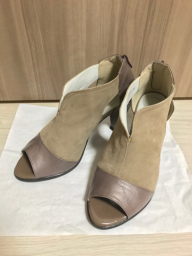 オゥバニスター　ヒールサンダル　革