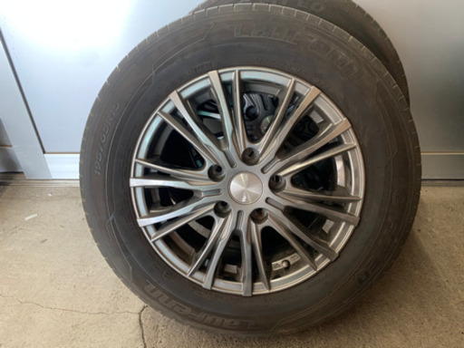 タイヤホイールセット　タイヤバリ目　ガンメタ15インチ　セレナノアヴォクシーなど