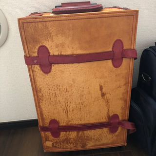 キャリーバック　スーツケース　傷多いの画像