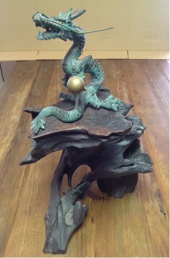 ｢龍｣の開運置物&骨董木台･私はこれで・・・(離島を除く・全国送ります)