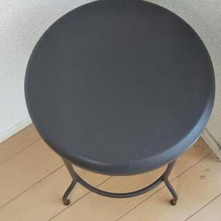 【取引決まりました】可愛い！コンパクトなスツール  丸型 ブラウン  スチール製 飾り台の画像
