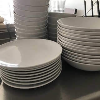 食器、グラス、鍋の画像