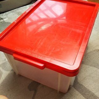 プラスチック収納ボックス・差し上げます。