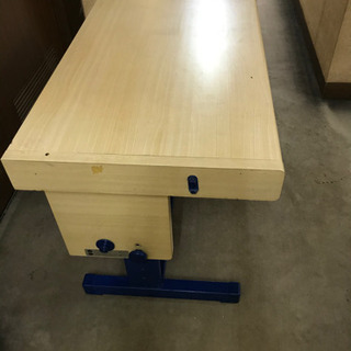 学習机です。作業台にも使えます。の画像