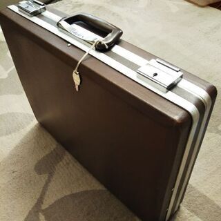 アタッシュケース［ユーズド］差し上げます。