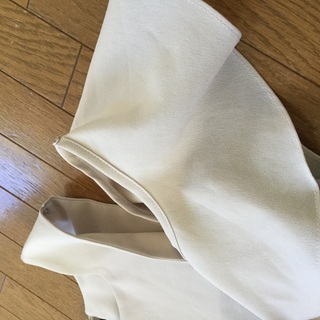 フリルがかわいいトップスの画像