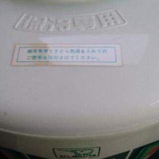 大きな水筒の画像
