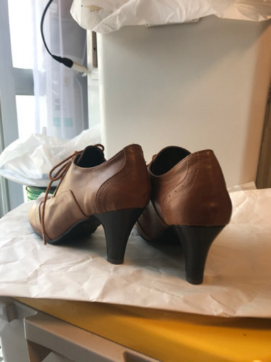 茶色のパンプス