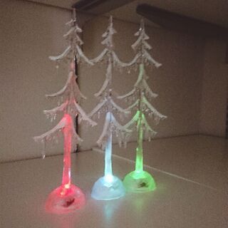 自動で色が変化するから、飽きずに楽しめる！LEDクリスタルツリー。