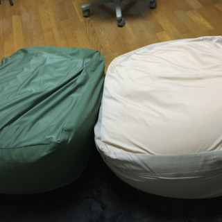 体をためにするソファーの画像