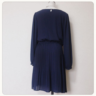 ご購入者様決定[Tremium]とろみ素材ワンピース濃紺色LサイズOK細やかプリーツ大人可愛いの画像