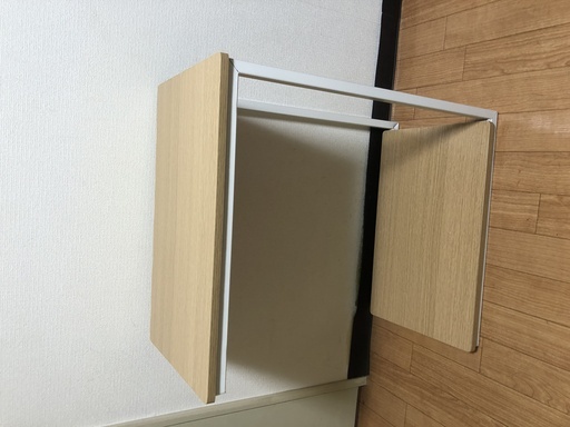 サイドテーブル