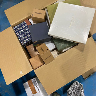 大量食器、陶器、掛け軸など買取します。の画像